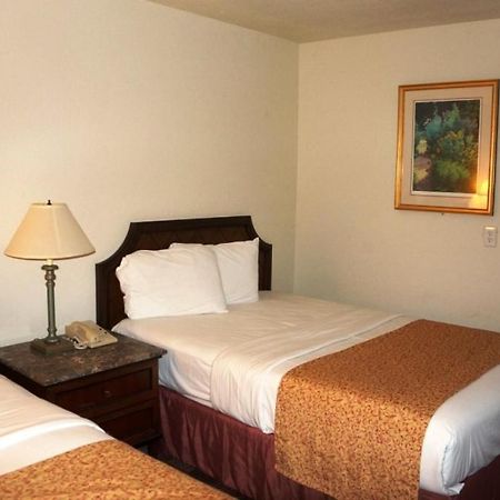 Waterford Inn エクステリア 写真