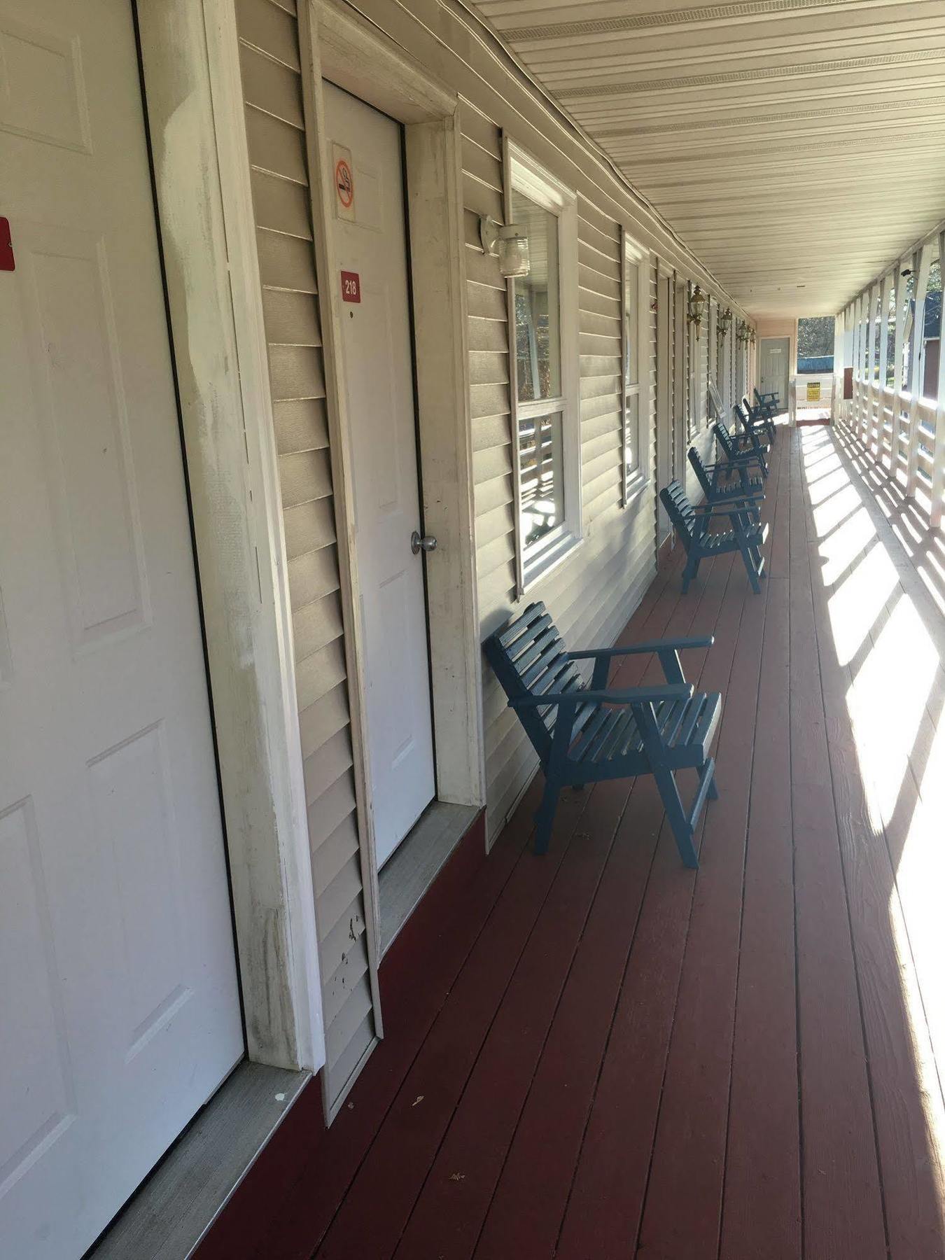 Waterford Inn エクステリア 写真